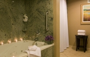 Bilik Mandi dalam Bilik 4 Holiday Inn Express Hotel & Suites Greenville, an IHG Hotel