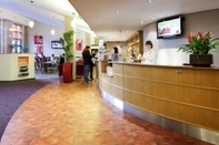 Lobby ibis London Gatwick Airport