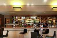 Bar, Cafe and Lounge ibis London Gatwick Airport