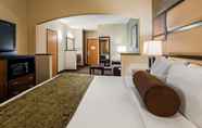 Phòng ngủ 5 Best Western Plus Vancouver Mall Dr. Hotel & Suites