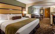 Phòng ngủ 6 Best Western Plus Vancouver Mall Dr. Hotel & Suites