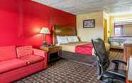 Bedroom 4 Econo Lodge Charlotte Airport Area