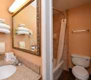 Phòng tắm bên trong 5 Americas Best Value Inn & Suites Bakersfield E