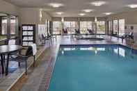 Swimming Pool Courtyard Minneapolis St. Paul/Roseville by Marriott