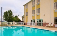 Swimming Pool 2 Quality Inn Spring Mills - Martinsburg North