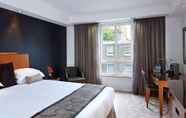 Bedroom 4 Park Plaza Victoria London