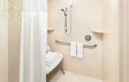 Toilet Kamar 6 Residence Inn By Marriott West Orange