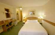 Bedroom 5 Days Inn by Wyndham Donington A50