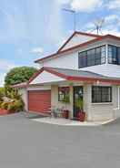 EXTERIOR_BUILDING Bk's Pohutukawa Lodge