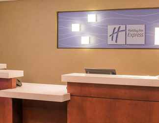 Lobi 2 Holiday Inn Express and Suites Tremblant, an IHG Hotel