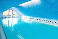 Swimming Pool Sport - und Tagungshotel De Poort