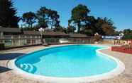 Swimming Pool 5 Monterey Surf Inn