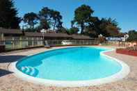 Swimming Pool Monterey Surf Inn