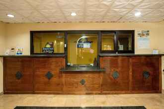 Lobby 4 Days Inn & Suites by Wyndham Houston North/Aldine