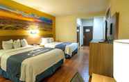 Bedroom 5 Days Inn & Suites by Wyndham Houston North/Aldine