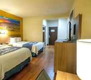 Bedroom 4 Days Inn & Suites by Wyndham Houston North/Aldine