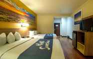 Bedroom 6 Days Inn & Suites by Wyndham Houston North/Aldine