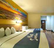 Bedroom 5 Days Inn & Suites by Wyndham Houston North/Aldine