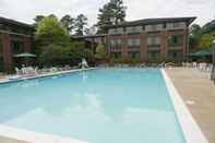 Swimming Pool Williamsburg Woodlands Hotel & Suites