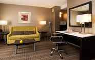 Ruang untuk Umum 2 Holiday Inn Hotel & Suites Mississauga, an IHG Hotel