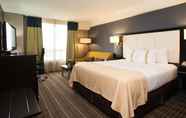 Bedroom 5 Holiday Inn Hotel & Suites Mississauga, an IHG Hotel