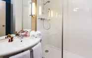 In-room Bathroom 4 ibis Barcelona Meridiana