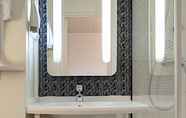 In-room Bathroom 3 ibis Barcelona Meridiana