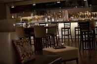 Bar, Cafe and Lounge Renaissance Newark Airport Hotel