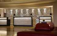Lobby 2 Renaissance Newark Airport Hotel