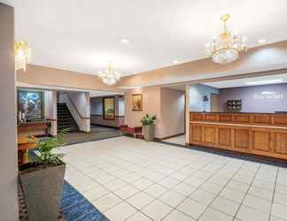 Lobby 2 Baymont by Wyndham Albany