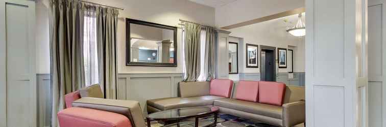 Lobi SureStay Plus Hotel by Best Western Houston Medical Center