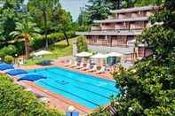 Swimming Pool Garden Hotel