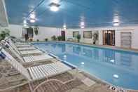 Swimming Pool Holiday Inn Express & Suites Gahanna/Columbus Airport, an IHG Hotel