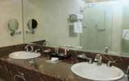In-room Bathroom 5 Radisson Hotel Panama Canal