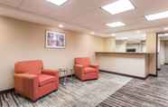 Lobby 4 Days Inn by Wyndham Dumfries Quantico