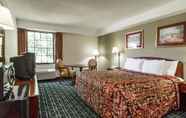 Bedroom 6 Days Inn by Wyndham Dumfries Quantico