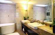 Toilet Kamar 2 The Pavilion Hotel