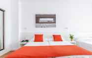 Kamar Tidur 4 Hotel Intur Orange