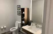 In-room Bathroom 4 Comfort Inn & Suites Troutville - Roanoke North / Daleville