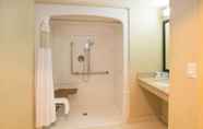 In-room Bathroom 4 Hampton Inn by Hilton Toronto-Mississauga West