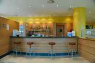 Quầy bar, cafe và phòng lounge Hotel City Express Santander Parayas
