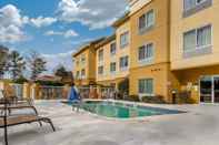 Swimming Pool Comfort Inn & Suites