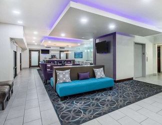 Sảnh chờ 2 La Quinta Inn & Suites by Wyndham Fairborn Wright-Patterson