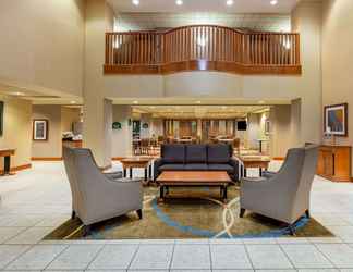 Lobby 2 Wingate by Wyndham Gillette near CAM-PLEX