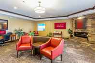 Lobby Red Roof Inn & Suites Omaha - Council Bluffs