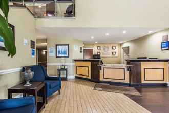 Lobi 4 Comfort Inn & Suites Greenwood near University