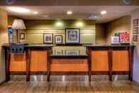 Lobi Hampton Inn & Suites Petoskey