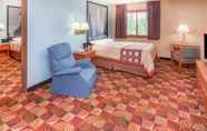 Bedroom 7 Super 8 by Wyndham Shipshewana