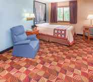 Bedroom 7 Super 8 by Wyndham Shipshewana