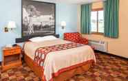 Kamar Tidur 2 Super 8 by Wyndham Shipshewana